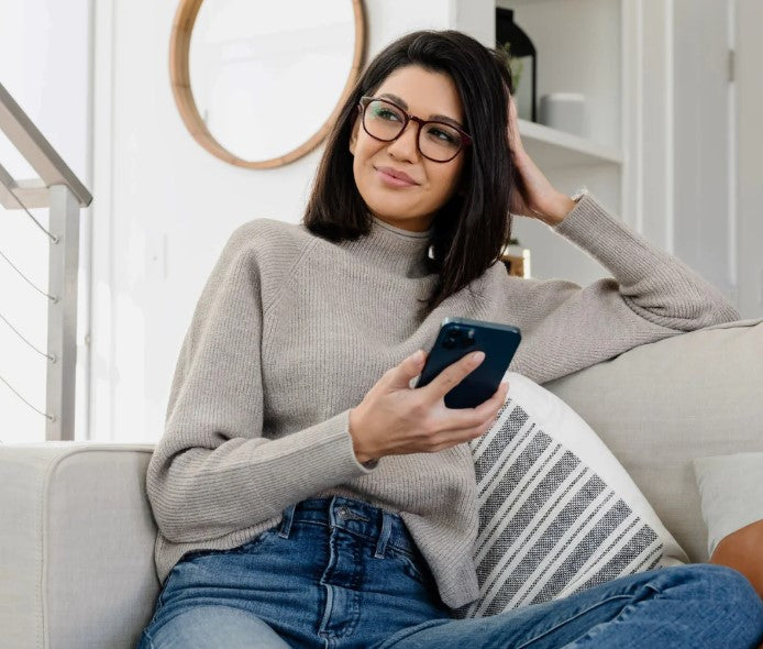 Renee's Readers Photochromic Lynne in Black/Blue or Maroon/REd