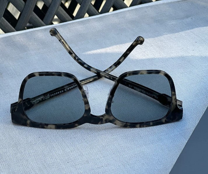 Renee's Readers Photochromic Jim Dual Focus No-Line PROGRESSIVE Sun/Indoor reader in Classic Black or Taupe Tortoise